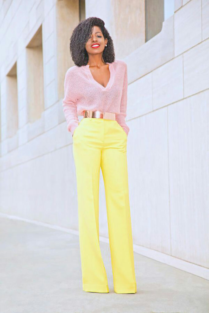 Хит лета 2019 —яркие цветные брюки. Вот с чем их нужно носить…