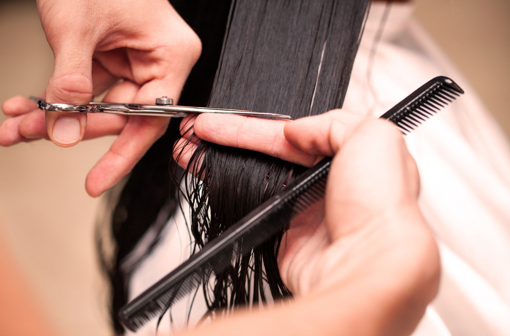 Как часто нужно стричь кончики волос?