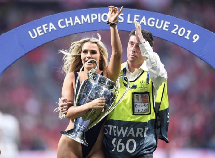 Неспортивный интерес: что мы знаем о Кинси Волански, выбежавшей на поле в финале Лиги чемпионов