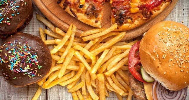 Не могу отказать себе в еде: почему вкусная и калорийная пища вызывает зависимость