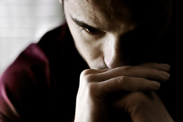 7 признаков, что твой мужчина тайно переживает депрессию