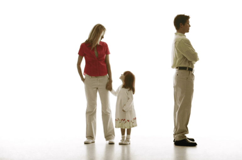 Сложная демография и проблемы воспитания ребенка в неполных семьях